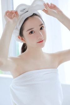 女子精油SPA按摩全身放松